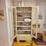 display case "Alicia"