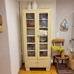 display case "Alicia"