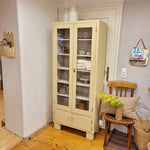 display case "Alicia"